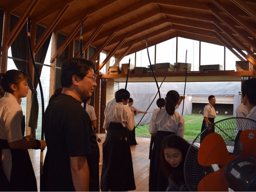写真同好会によるクラブ紹介 弓道部編 トピックス 中学校 明星学園 中学校 明星学園 写真同好会によるクラブ紹介 弓道部編 トピックス 中学校 明星学園 中学校 明星学園