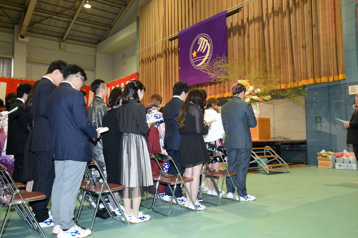 18年度 卒業式が行われました トピックス 高等学校 明星学園 高等学校 明星学園