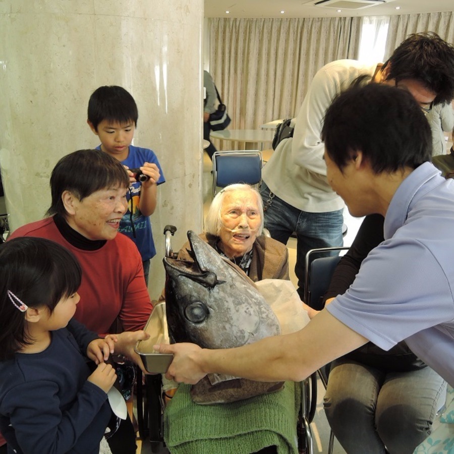 02 19 まぐろ解体ショー 練馬区 老人ホーム ホームブログ シルバーシティ石神井北館 太平洋シルバーサービス